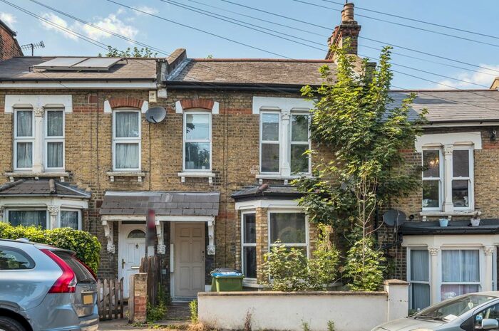 2 Bedroom Flat To Rent In Woodland Terrace, London, SE7