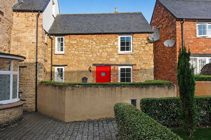 2 Bedroom Cottage For Sale In Jacques's Yard, Thrapston, NN14