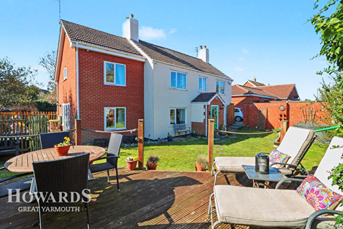 4 Bedroom Detached House For Sale In Old Coast Road, Ormesby, NR29