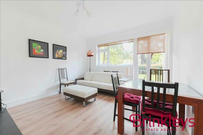 2 Bedroom Flat To Rent In Smithwood Close, London, SW19