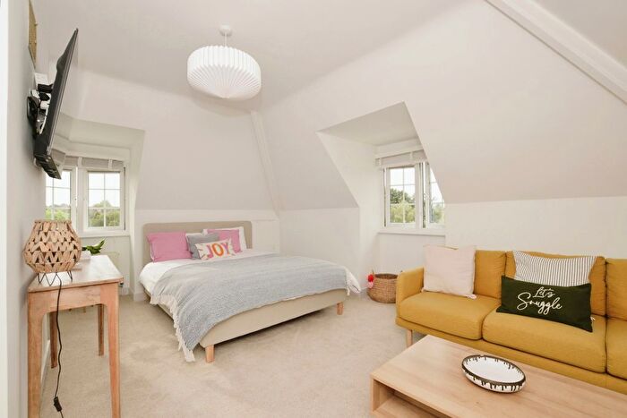 2 Bedroom Flat For Sale In Godwyn Road, Folkestone, Kent, CT20