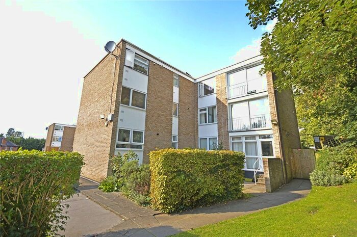 2 Bedroom Flat To Rent In Dunwood Court, Boyn Valley Road, Maidenhead, Berkshire SL6