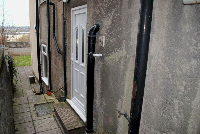 2 Bedroom Flat To Rent In Wells Road, Knowle, Bristol, BS4