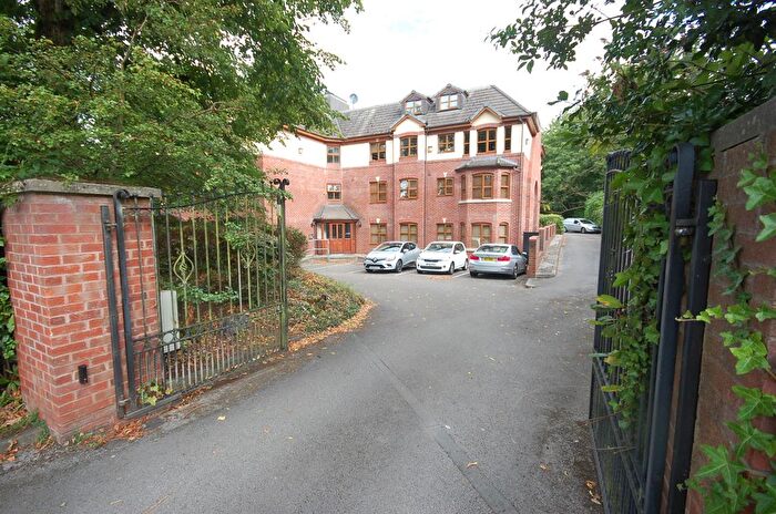 2 Bedroom Flat To Rent In Grange Gardens Victoria Road, Manchester, M30