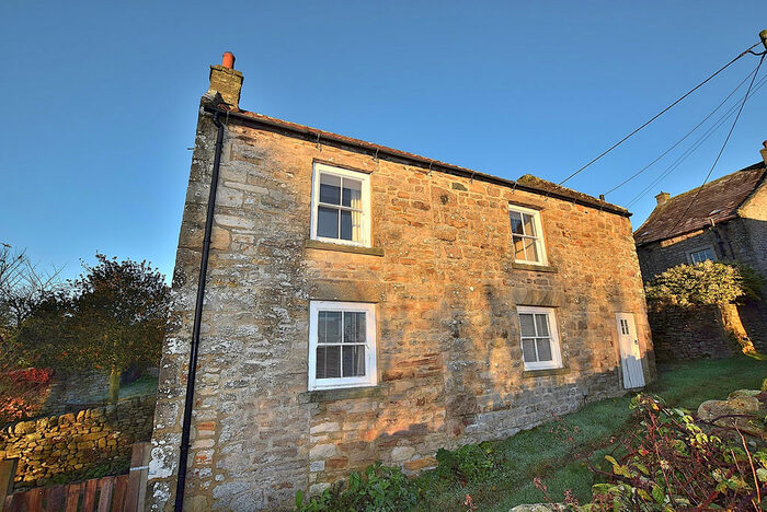 2 Bedroom Cottage For Sale In Kirby Hill, DL11