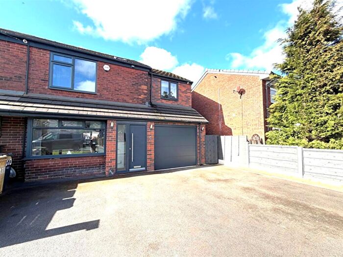 4 Bedroom Semi Detached House For Sale In Manchester Road, Westhoughton, Bolton, BL5