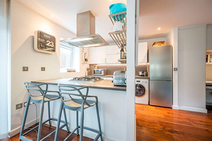 2 Bedroom Flat To Rent In Goldsmiths Row, Haggerston, London, E2