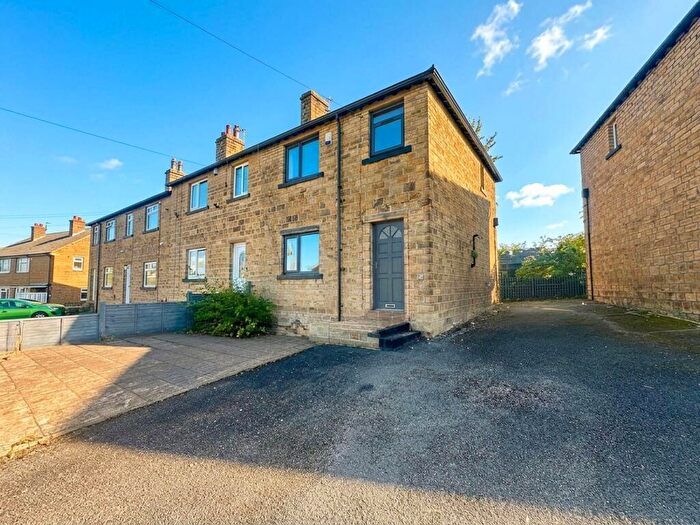 3 Bedroom End Of Terrace House To Rent In Mitchell Avenue, Huddersfield, HD5