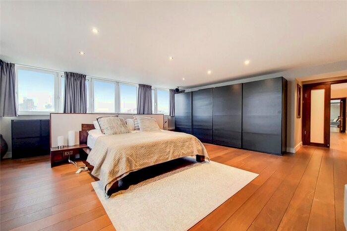 4 Bedroom Flat To Rent In Bishops Wharf House, Parkgate Road, SW11