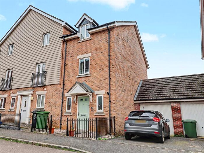 3 Bedroom Semi Detached House For Sale In Bahram Road, Costessey, Norwich, NR8