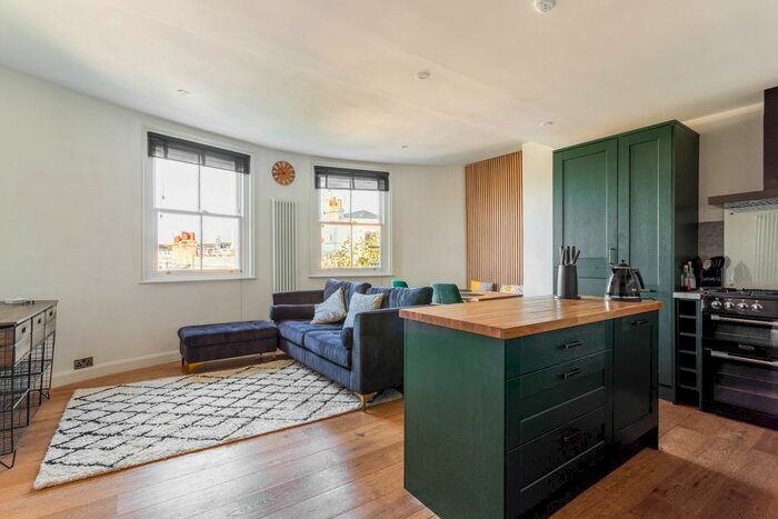 2 Bedroom Flat To Rent In Brunswick Road, Hove, BN3