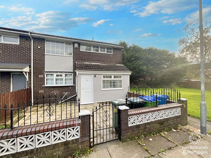 3 Bedroom End Of Terrace House For Sale In Fern Close, Middleton, M24