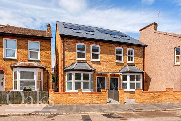 3 Bedroom Semi-Detached House To Rent In Hastings Road, Addiscombe, CR0