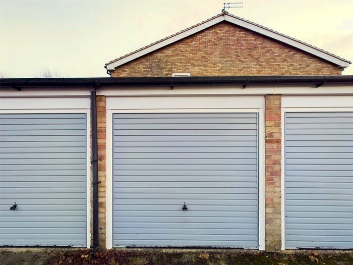 Parking/garage To Rent In Pym Walk, Thame, Oxfordshire, OX9