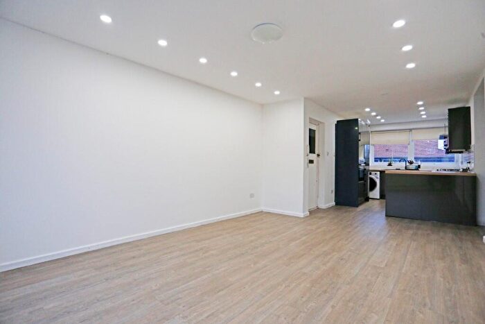 2 Bedroom Flat To Rent In Barley Lane, IG3