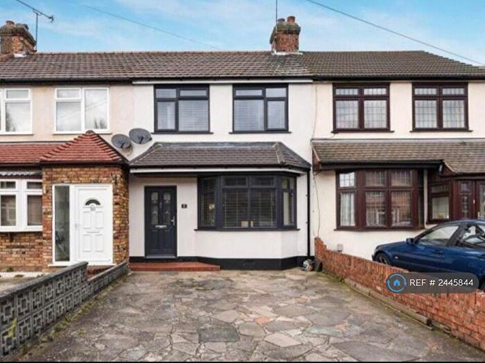 3 Bedroom Terraced House To Rent In Recreation Avenue, London, RM7