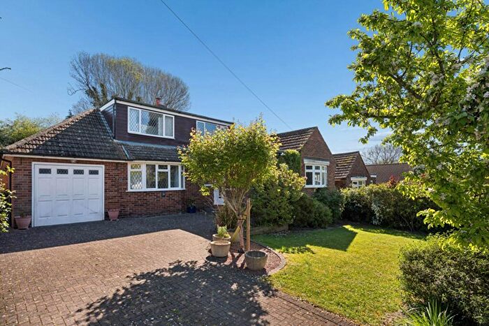 3 Bedroom Detached House For Sale In Osborne Way, Wigginton, HP23