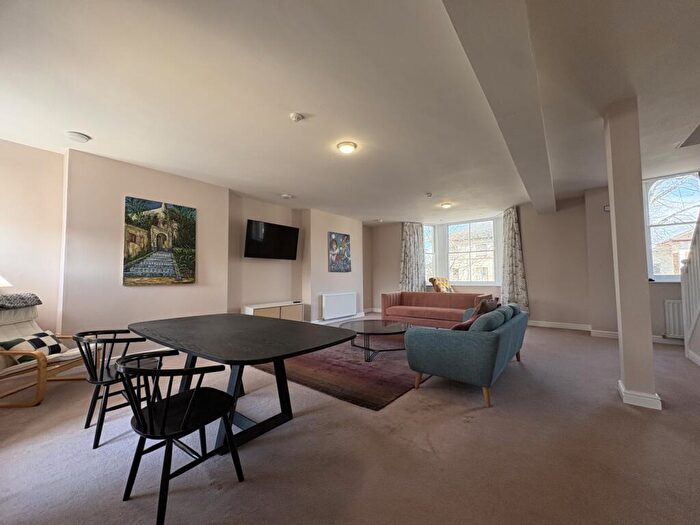 3 Bedroom Flat To Rent In Wordsworth Avenue, Roath, CF24