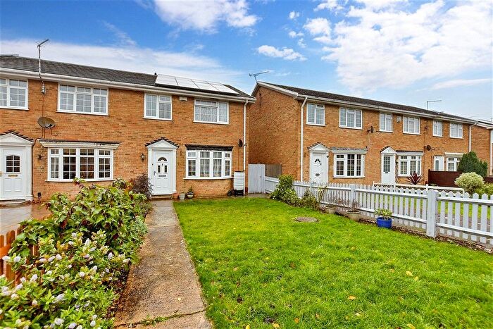 4 Bedroom End Of Terrace House For Sale In Kingfisher Court, Herne Bay, Kent, CT6