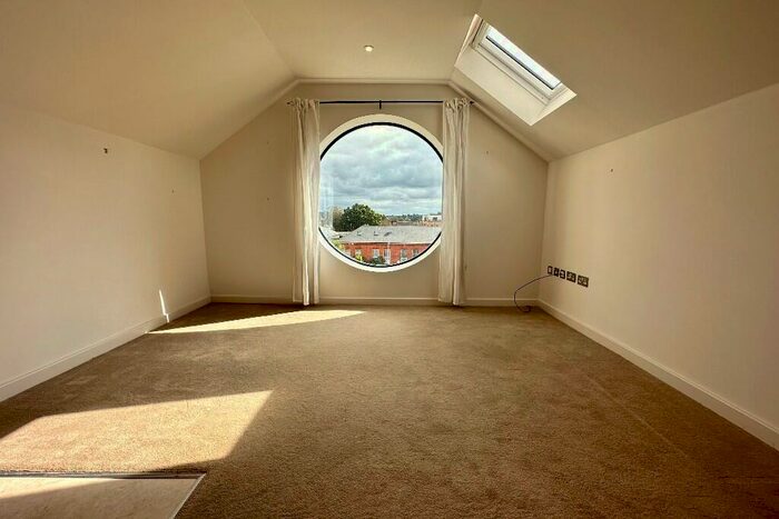 1 Bedroom Apartment For Sale In Fountain Way, Salisbury, Wiltshire, SP2