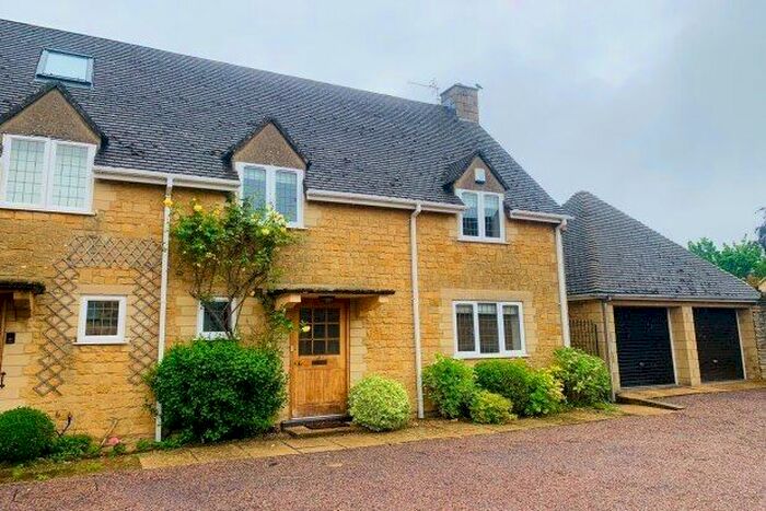3 Bedroom Property To Rent In Yewtree Court, Broadway, WR12