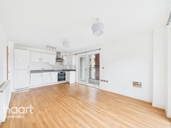 2 Bedroom Apartment For Sale In Maxwell Road, Romford, RM7