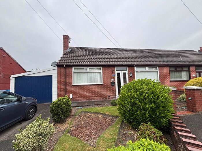 2 Bedroom Semi-Detached Bungalow For Sale In Lyndhurst Avenue, Chadderton, OL9