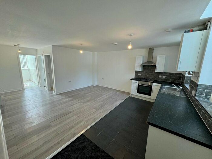 2 Bedroom Flat To Rent In Middlewich Street, CW1