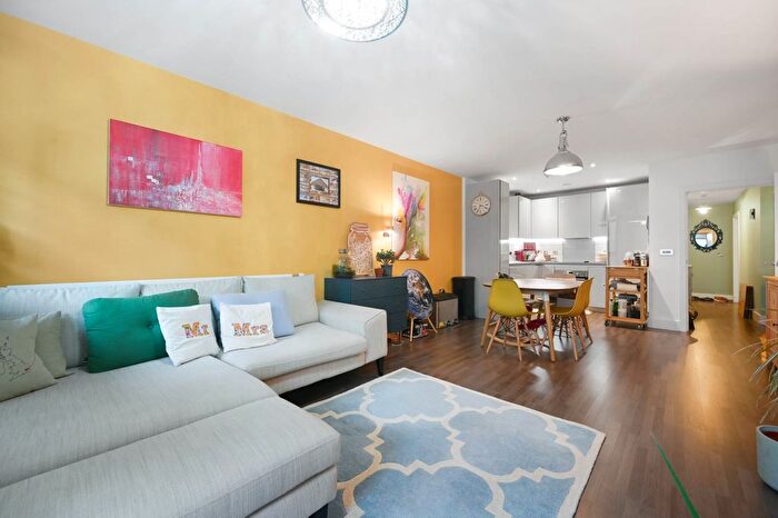 2 Bedroom Flat To Rent In Yeoman Street, London, SE8