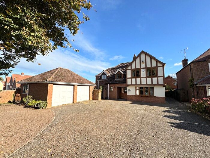 4 Bedroom Detached House For Sale In South Wootton - Sizeable Bed Detached Residence On Sought-After Nursery Lane, PE30