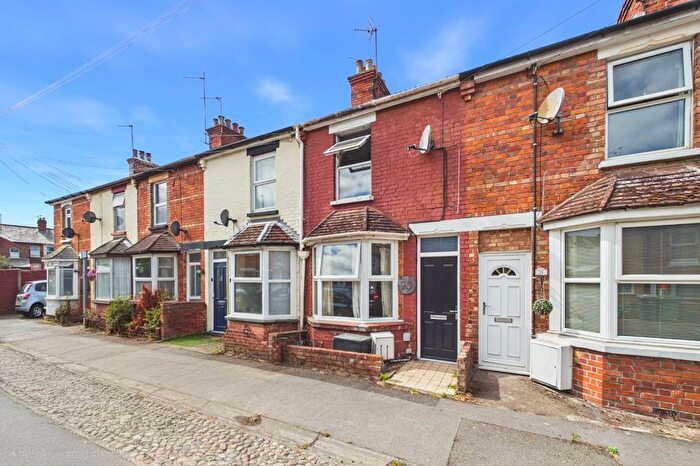 3 Bedroom Terraced House For Sale In Connaught Road, Newbury, Berkshire, RG14