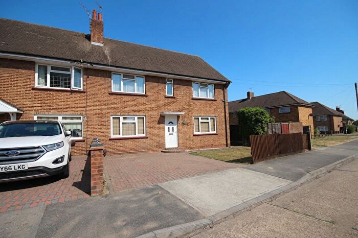 2 Bedroom Maisonette For Sale In Chaucer Road, Romford, RM3