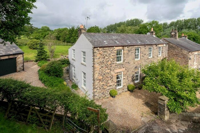 4 Bedroom Detached House For Sale In New Mills Road, Chisworth, Glossop, SK13