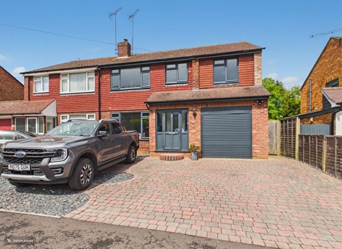 5 Bedroom Semi-Detached House To Rent In Chertsey, Surrey, KT16