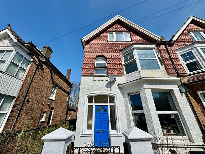2 Bedroom Flat To Rent In Wickham Avenue, Bexhill-On-Sea, TN39