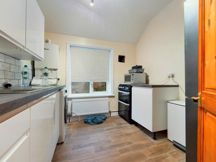 1 Bedroom Flat To Rent In Coombe Road, Brighton BN2