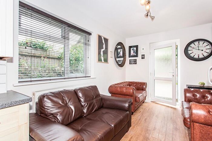 5 Bedroom Terraced House To Rent In Kincraig Street, Cardiff, CF24