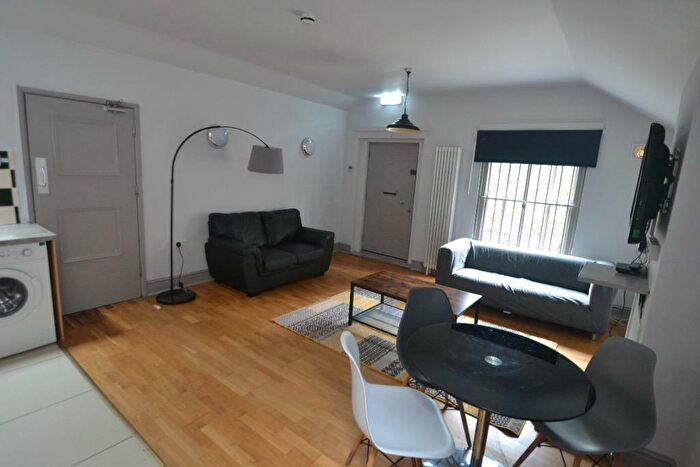 2 Bedroom Flat To Rent In Forest Road East, Arboretum, Nottingham, NG1