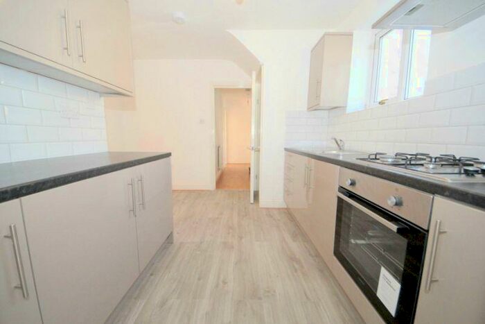 3 Bedroom Semi-Detached House To Rent In Barrowell Green, Winchmore Hill, N21