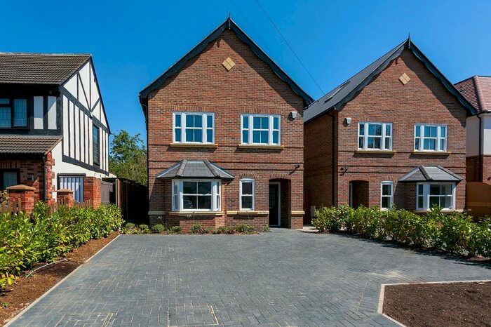 5 Bedroom Detached House To Rent In Little Bushey Lane, Bushey, WD23