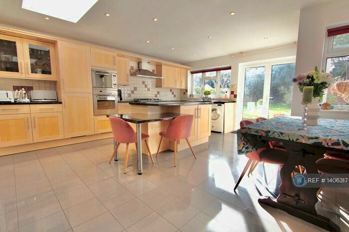 4 Bedroom Detached House To Rent In Holmsdale Close, Iver, SL0