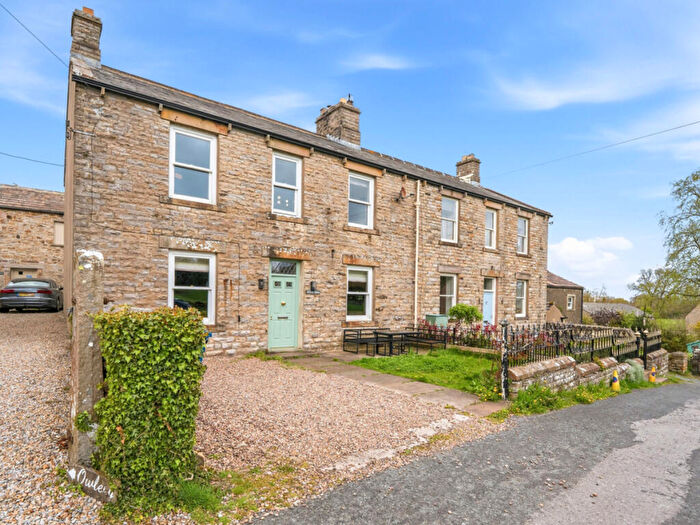 4 Bedroom Semi Detached House For Sale In Hillside, Aysgarth, DL8