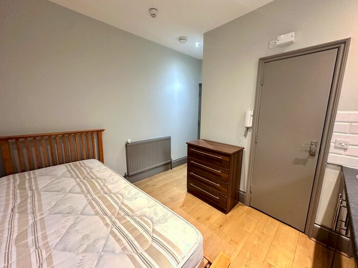 Studio To Rent In Lyncroft Gardens, London, NW6