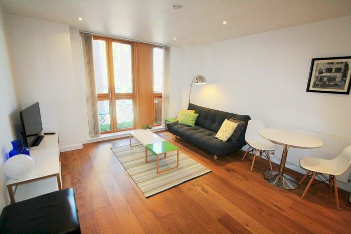 1 Bedroom Apartment To Rent In Watermans Place, Granary Wharf, LS1