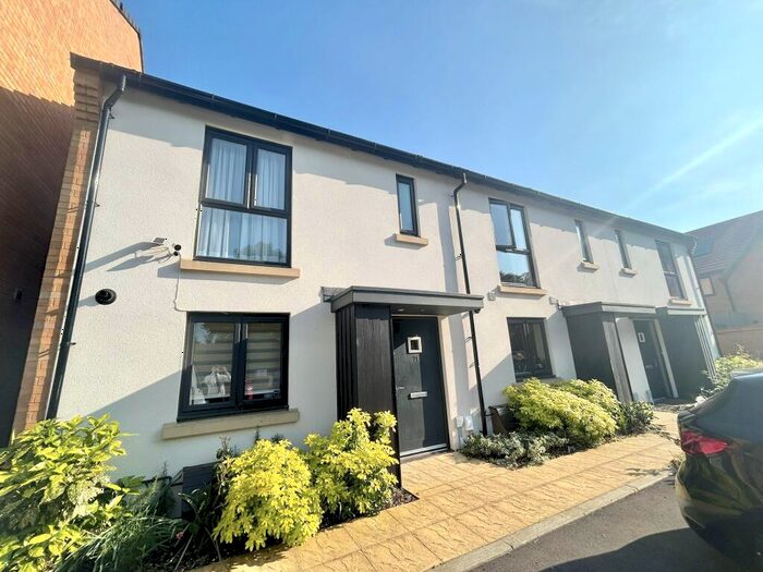 3 Bedroom House To Rent In Dormie Close, Basingstoke, RG24
