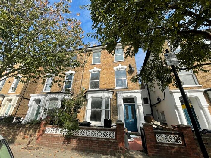 6 Bedroom Semi-Detached House To Rent In Wilberforce Road, Finsbury Park, N4