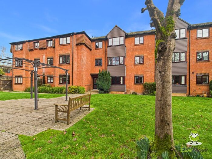 1 Bedroom Flat For Sale In Oakfields, Lychpit, Basingstoke, Hampshire, RG24