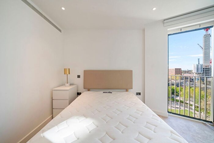 1 Bedroom Flat For Sale In Lincoln Apartments, Fountain Park Way, London, W12
