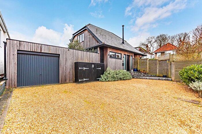 3 Bedroom Detached House For Sale In Elmsway, Southbourne, BH6