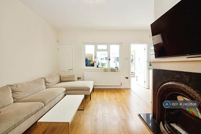 3 Bedroom Terraced House To Rent In Everington Road, London, N10